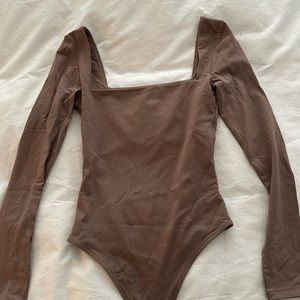 Babaton Squareneck Longsleeve Bodysuit